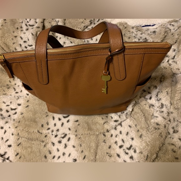 Fossil Handbags - Leather Fossil purse has the key unique design